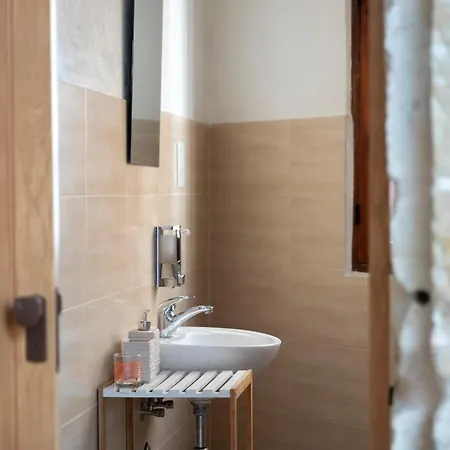 Bright & Spacious By The Sea Apartman