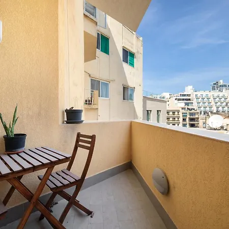 Bright & Spacious By The Sea Apartman *