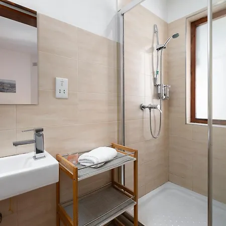 Bright & Spacious By The Sea Apartman San Ġiljan